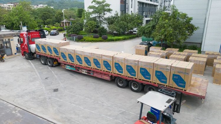 紐恩泰空氣能產品整車發貨現場